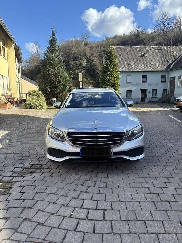 Gebraucht Mercedes E220 194 PS (142 kW) 2017 Silber Kombi