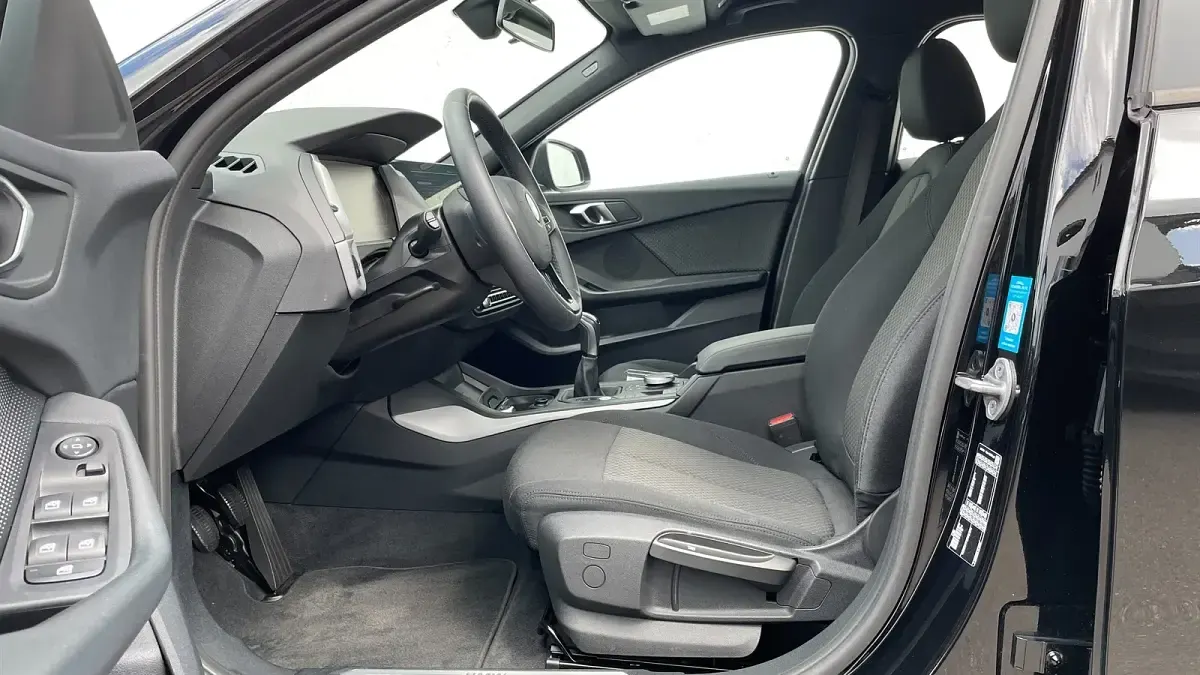 Gebraucht BMW 118 Advantage 140 PS (102 kW) 2023 Schwarz uni Kleinwagen