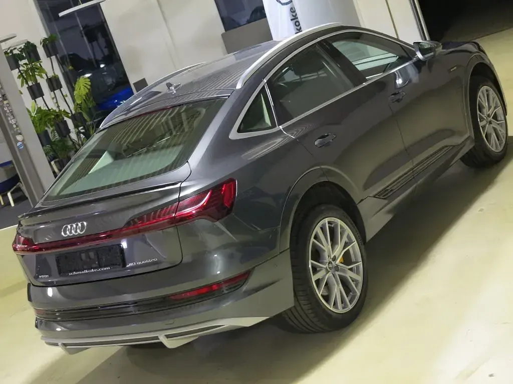 Gebraucht Audi e-tron Sportback Advanced 230 kW (313 PS) 2022 Daytonagrau (metallic) SUV