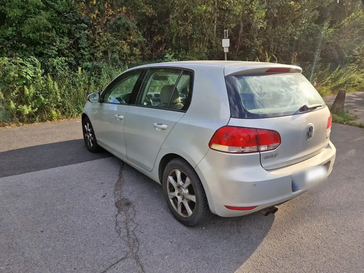 Gebraucht VW Golf VI 122 PS (89 kW) 2009 Silber Limousine
