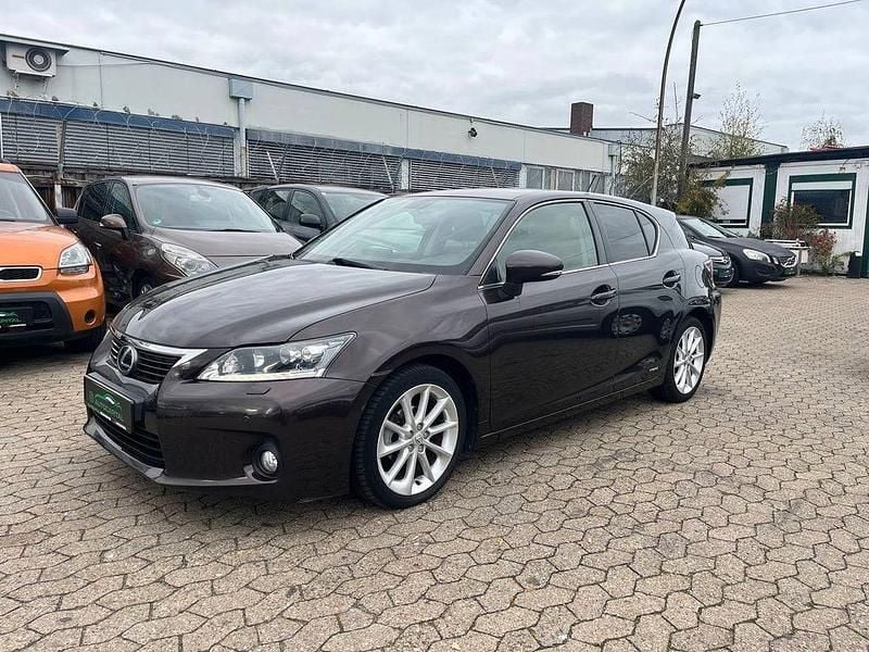 Gebraucht Lexus CT200h 99 PS (72 kW) 2011 Braun Kleinwagen