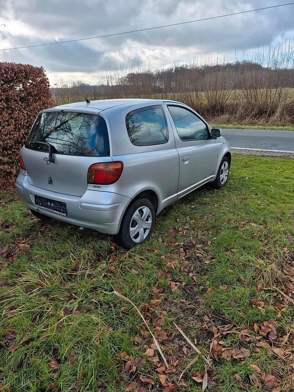 Gebraucht Toyota Yaris 68 PS (50 kW) 2004 Silber Kleinwagen