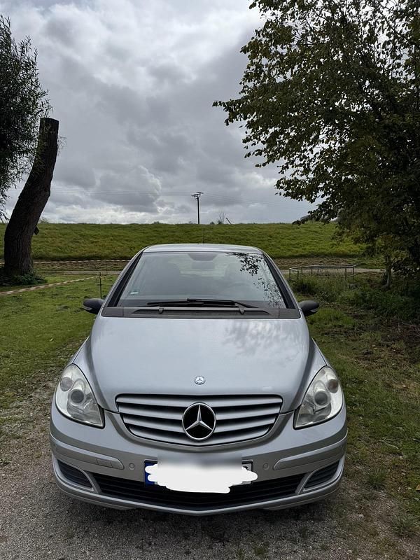 Grau Gebraucht 2006 Mercedes B180 Van / Kleinbus | 2.800 € (Guter Preis) - Bild 1/4
