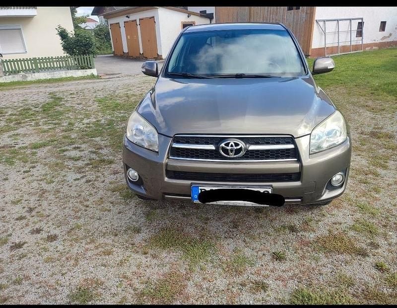 Braun Gebraucht 2009 Toyota RAV4 Multidrive S SUV | 8.500 € (Fairer Preis) - Bild 1/4