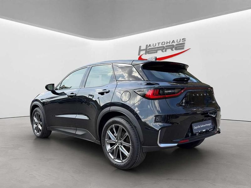 Second-hand Lexus LBX 136 CP (100 kW) 2025 Negru SUV