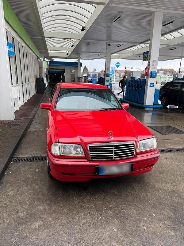 Rot Gebraucht 2000 Mercedes C180 Limousine | 2.500 € (Fairer Preis) - Bild 1/4