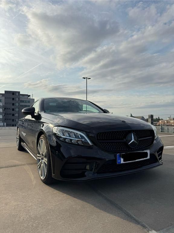 Schwarz Gebraucht 2019 Mercedes C220 AMG line Kleinwagen | 29.450 € (Fairer Preis) - Bild 1/4