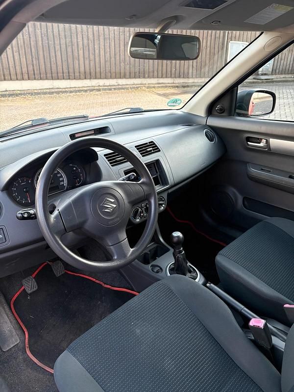 Gebraucht Suzuki Swift 92 PS (67 kW) 2009 Rot Kleinwagen