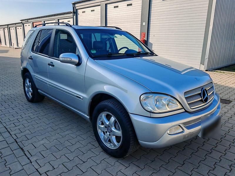 Gebraucht Mercedes ML270 163 PS (119 kW) 2004 Silber SUV