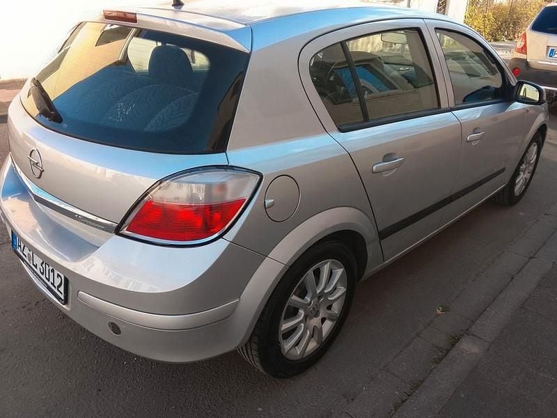 Gebraucht Opel Astra 105 PS (77 kW) 2005 Silber Limousine