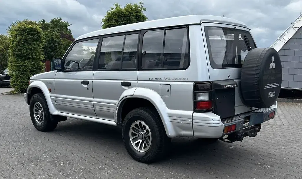 Gebraucht Mitsubishi Pajero 150 PS (110 kW) 1992 Silber SUV