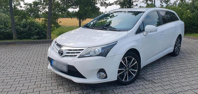 Weiß Gebraucht 2014 Toyota Avensis Kombi | 7.900 € (Etwas zu teuer) - Bild 1/4