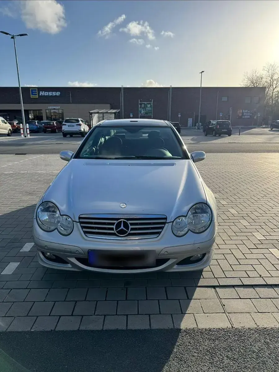 Gebraucht Mercedes C180 143 PS (105 kW) 2005 Silber Coupé