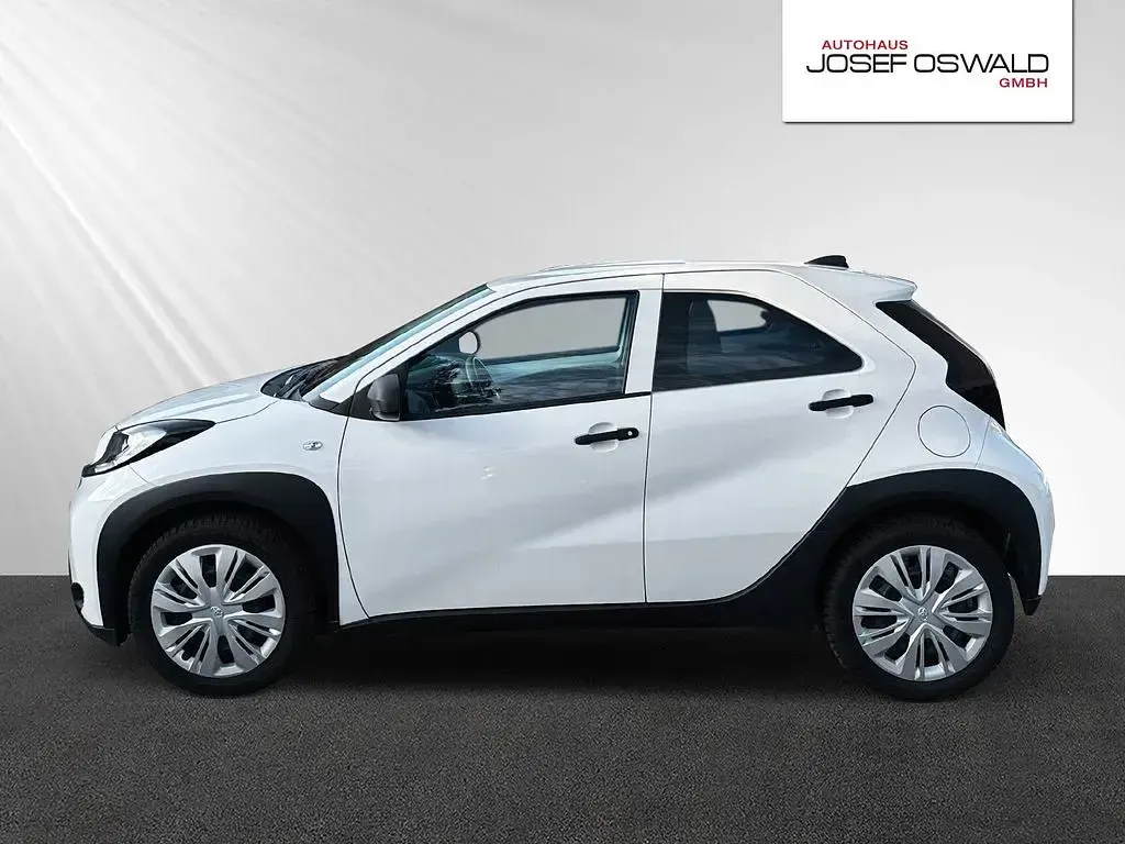 Gebraucht Toyota Aygo X X-play 72 PS (52 kW) 2022 Weiß SUV