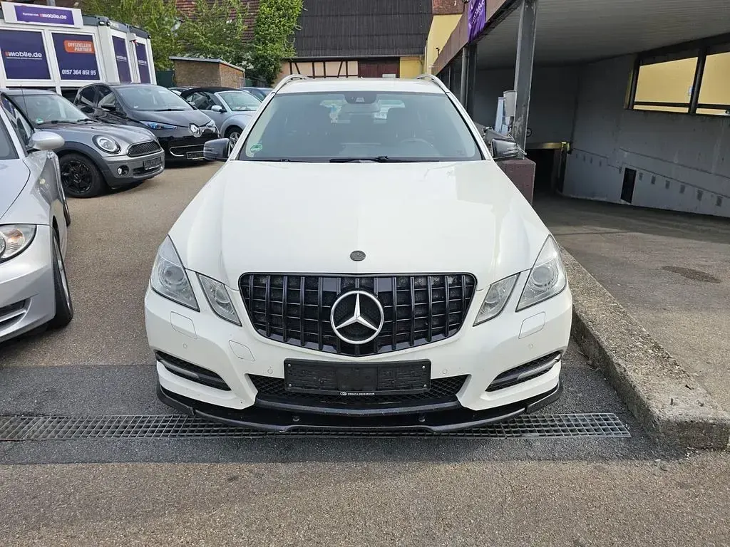Gebraucht Mercedes E200 AMG 184 PS (135 kW) 2011 Weiß Kombi