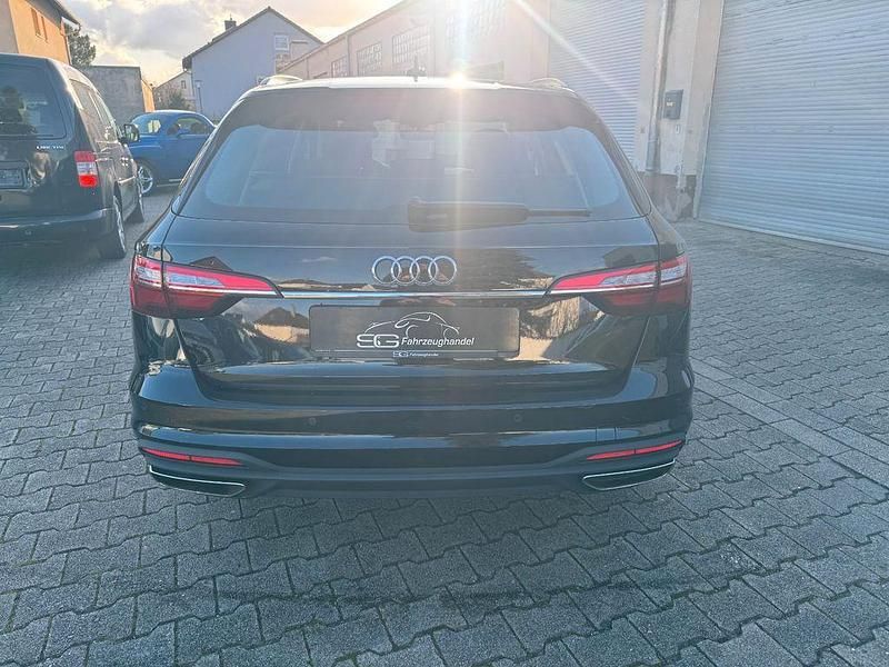 Gebraucht Audi A4 163 PS (119 kW) 2022 Schwarz Kombi
