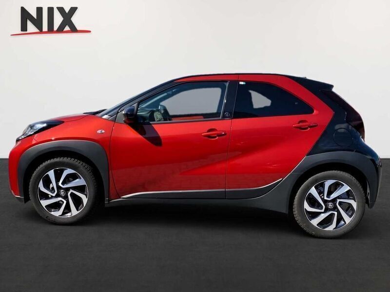Gebraucht Toyota Aygo X Basis 72 PS (52 kW) 2024 Chili red perleffekt/ night sky black SUV