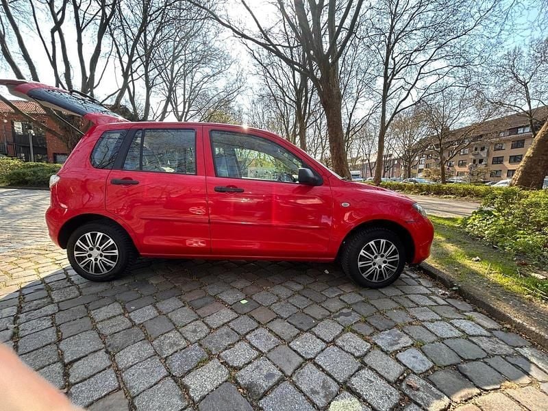 Second-hand Mazda 2 75 CP (55 kW) 2006 Roșu Hatchback