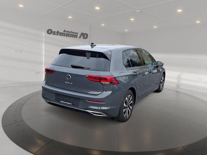 Gebraucht VW Golf VIII Active 150 PS (110 kW) 2022 Delfingrau metallic Limousine