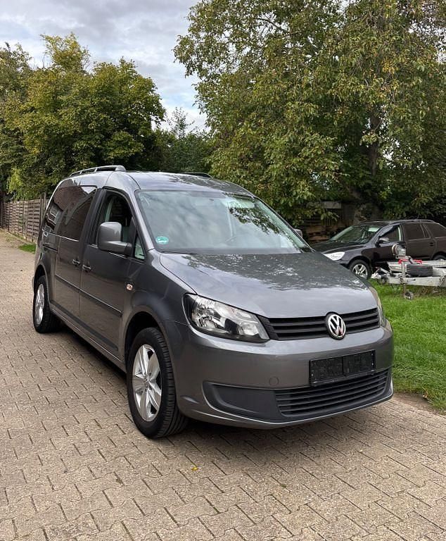 Grau Gebraucht 2013 VW Caddy Maxi Trendline Van / Kleinbus | 8.470 € (Fairer Preis) - Bild 1/4