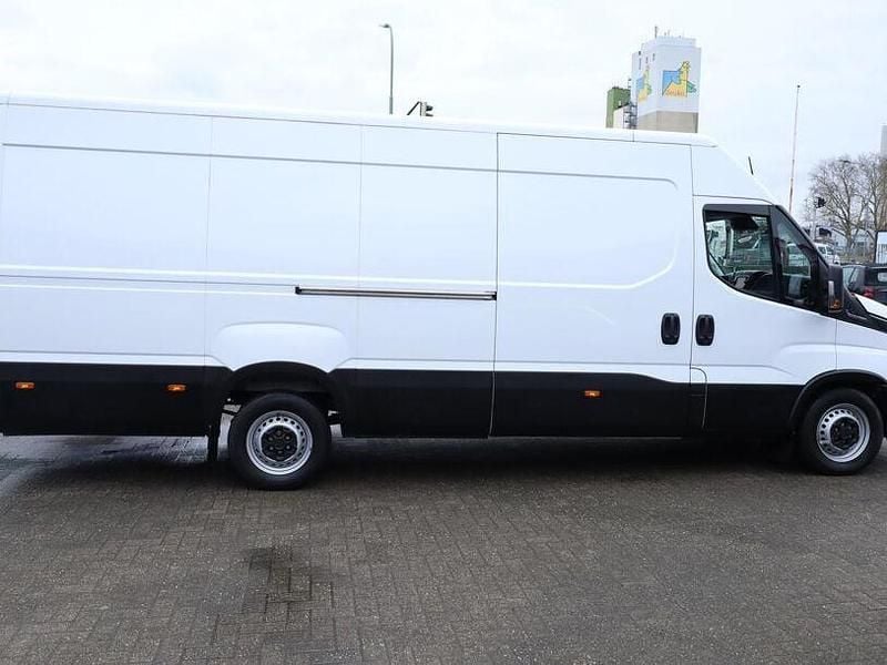 Gebraucht Iveco Daily 155 PS (114 kW) 2024 Weiß ic 194 Limousine