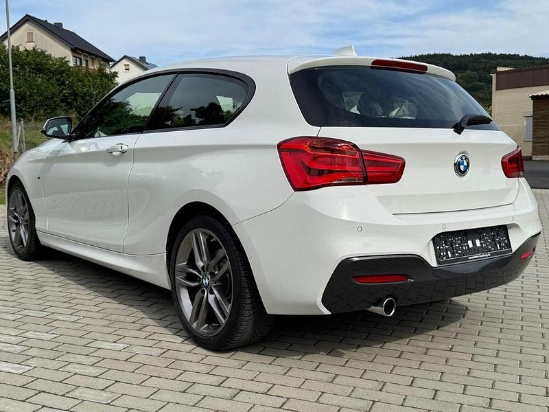 Gebraucht BMW 118 Shadowline 136 PS (100 kW) 2016 Weiß Kleinwagen