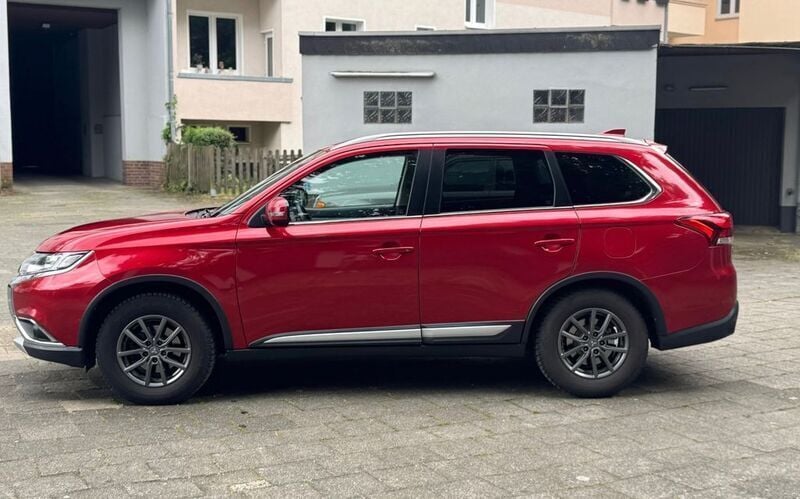 Gebraucht Mitsubishi Outlander Edition 150 PS (110 kW) 2017 Rot SUV