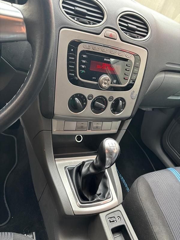 Gebraucht Ford Focus 101 PS (74 kW) 2010 Weiß Coupé