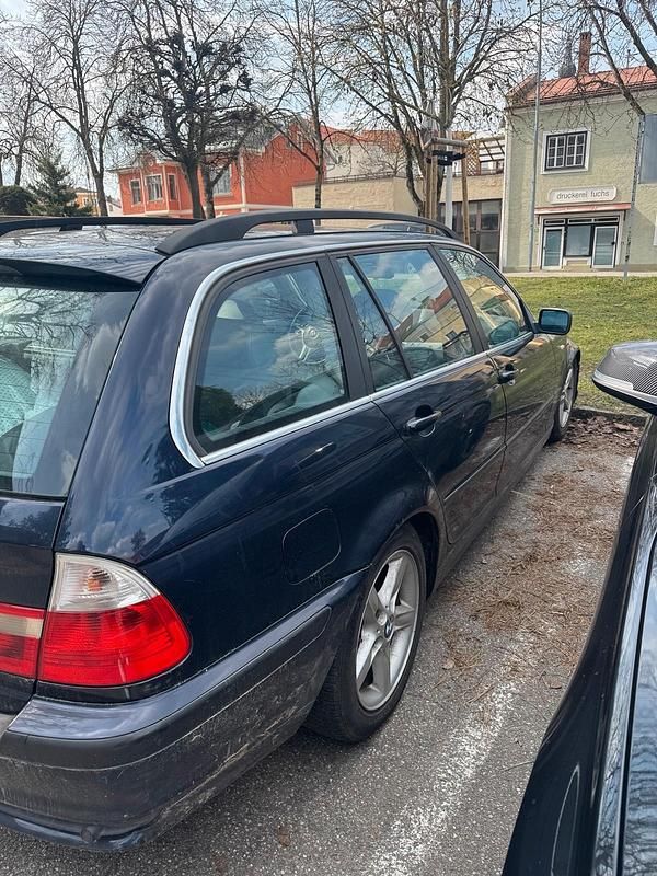 Gebraucht BMW 320 170 PS (125 kW) 2002 Blau Kombi