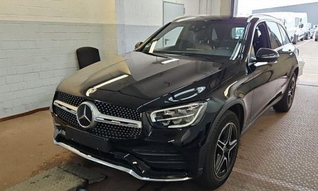 Weiß Gebraucht 2019 Mercedes GLC220 AMG line SUV | 28.699 € (Etwas zu teuer) - Bild 1/4