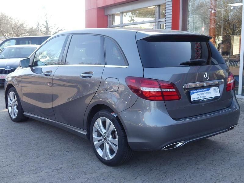Gebraucht Mercedes B180 122 PS (89 kW) 2018 Mountaingrau Van / Kleinbus