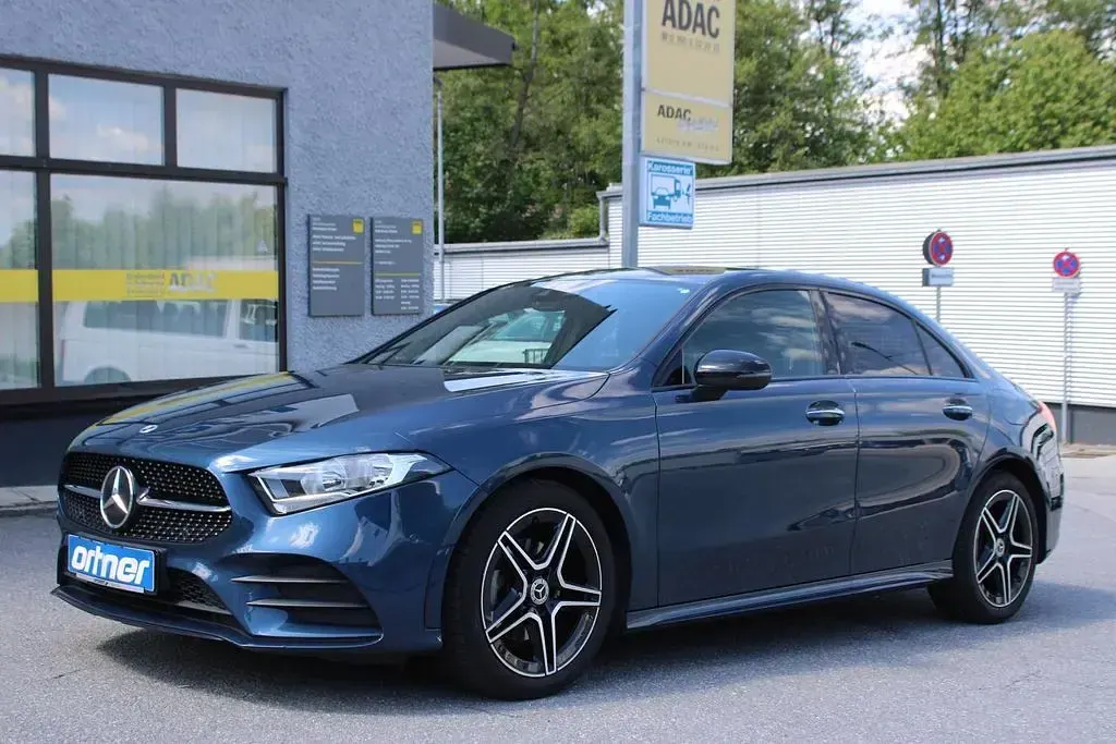 Gebraucht Mercedes A180 AMG 116 PS (85 kW) 2021 Blau Limousine