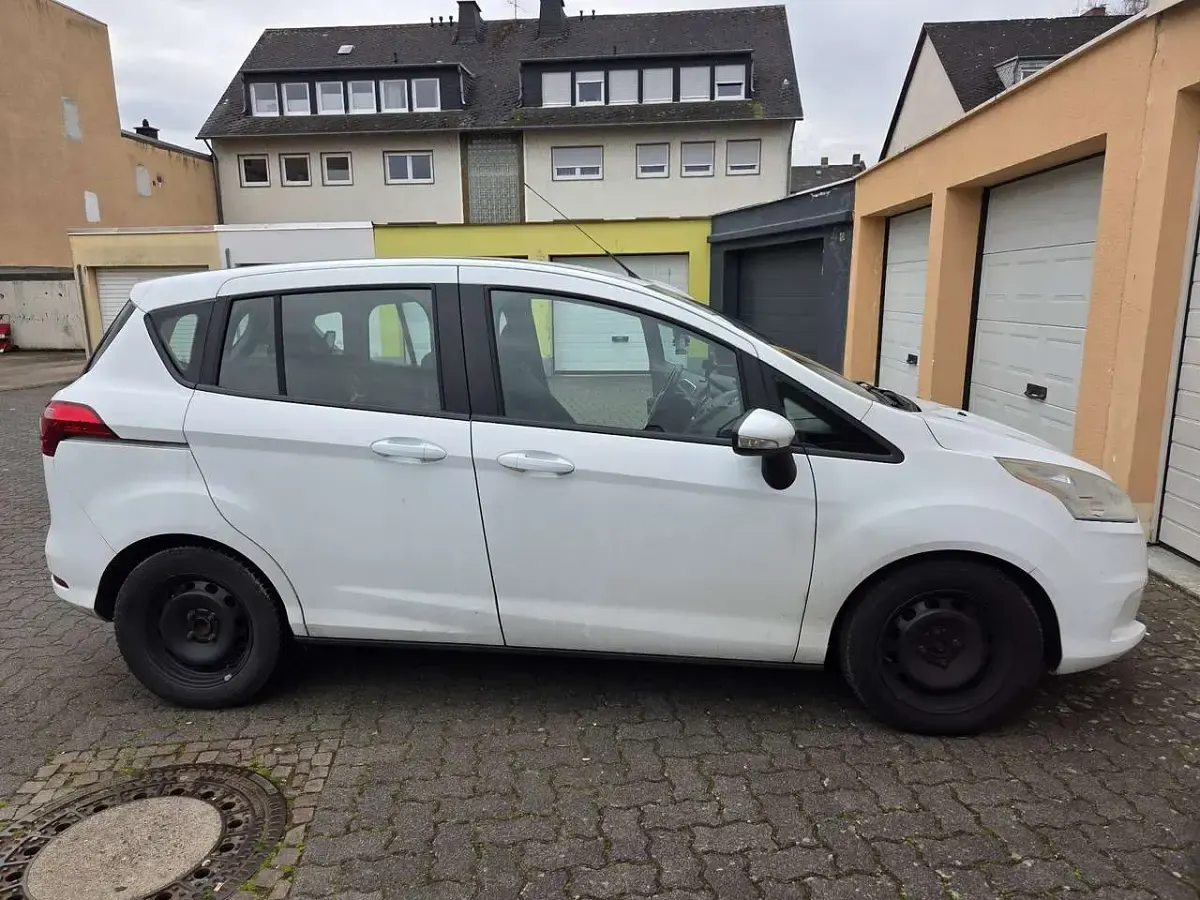 Używany Ford B-MAX Trend 101 KM (74 kW) 2014 Biały Minivan