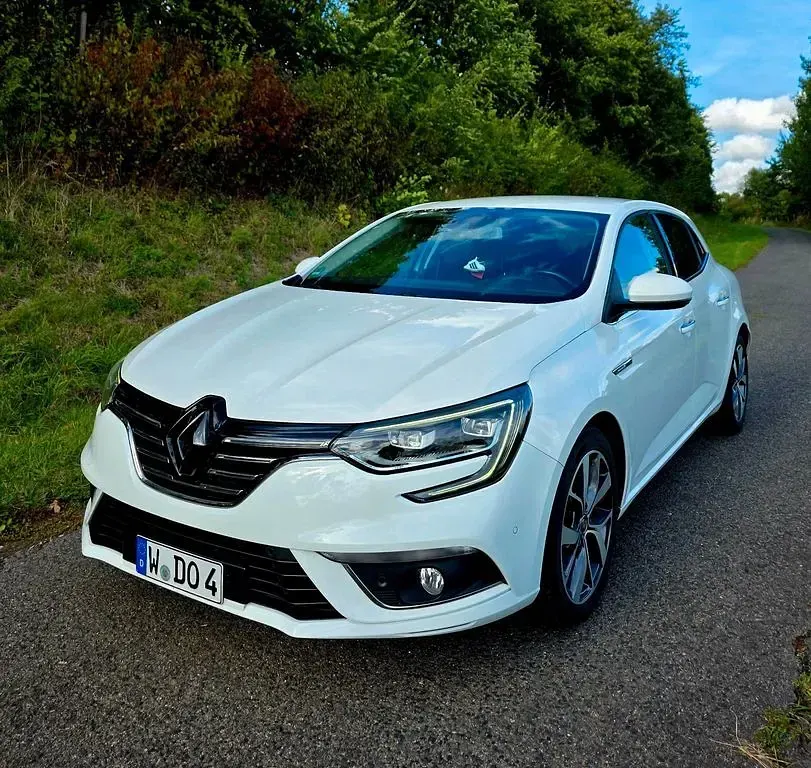Gebraucht Renault Mégane Bose Edition 132 PS (97 kW) 2017 Weiß Limousine