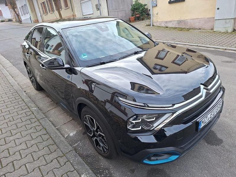 Gebraucht Citroën e-C4 Shine 100 kW (136 PS) 2022 Schwarz Limousine