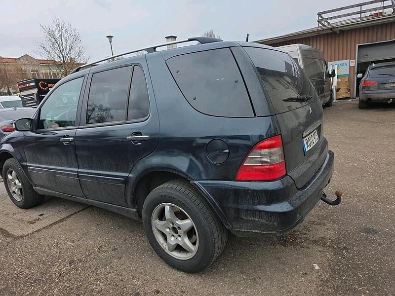 Gebraucht Mercedes ML270 163 PS (119 kW) 2005 Schwarz SUV