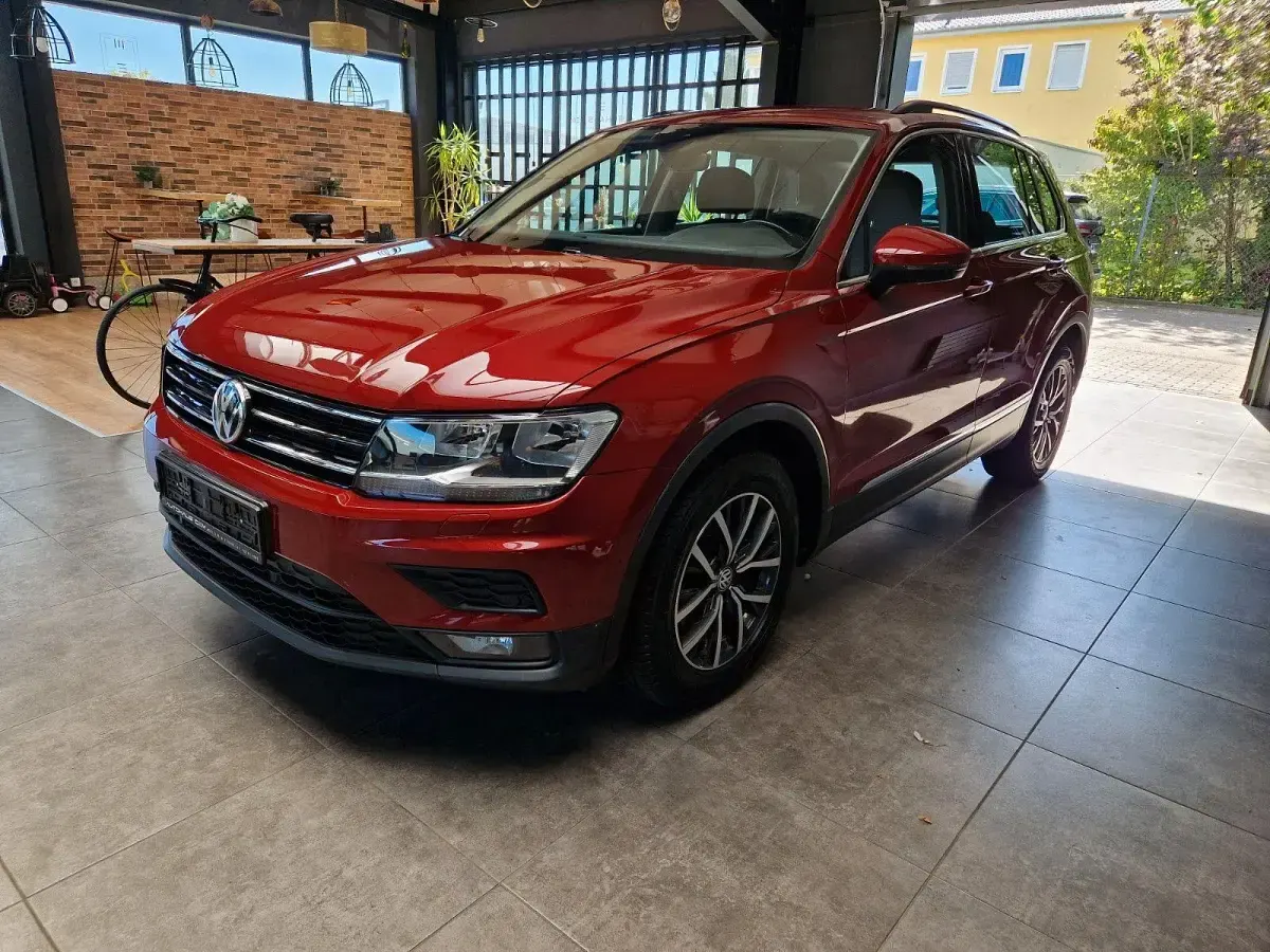 Gebraucht VW Tiguan Comfortline 150 PS (110 kW) 2017 Rot SUV