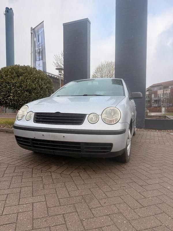 Gebraucht VW Polo Basis 64 PS (47 kW) 2004 Silber Kleinwagen