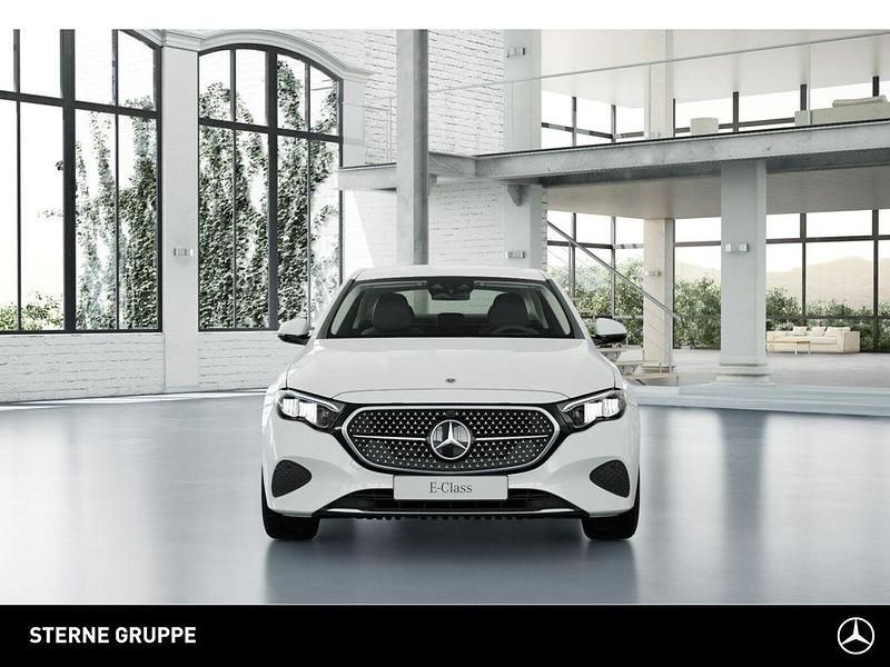 Gebraucht Mercedes E300 Avantgarde 313 PS (230 kW) 2025 Weiß Limousine