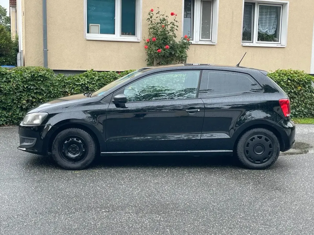 Gebraucht VW Polo 60 PS (44 kW) 2011 Schwarz Kleinwagen