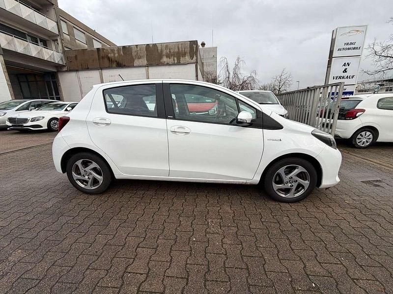 Gebraucht Toyota Yaris Hybrid Edition-S 75 PS (55 kW) 2017 Weiß Kleinwagen