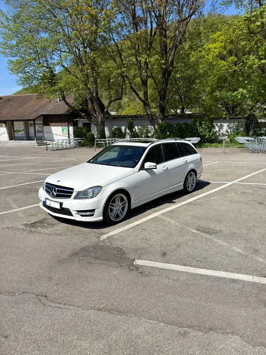 Gebraucht Mercedes C300 231 PS (169 kW) 2012 Weiß Kombi