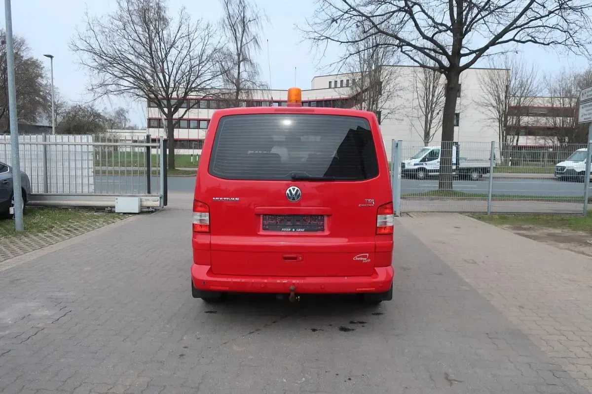 Używany VW Multivan 131 KM (96 kW) 2009 Czerwony Minivan