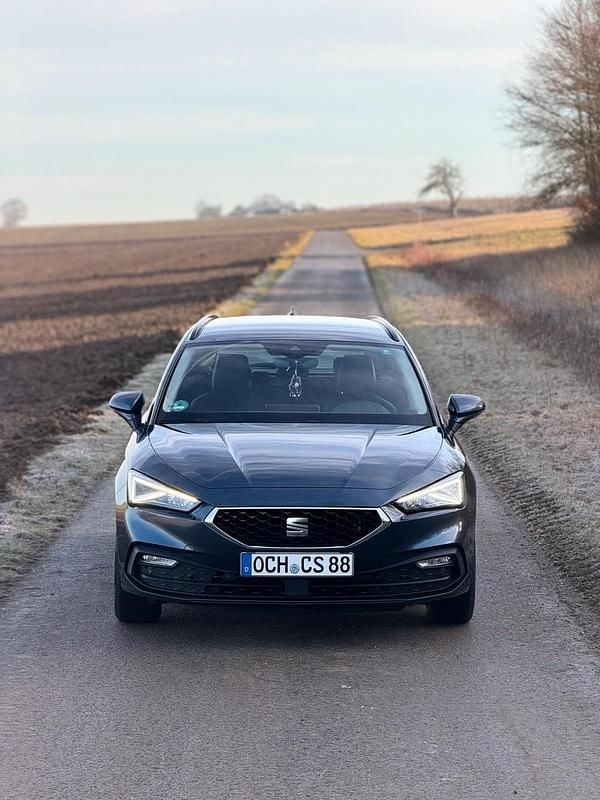 Grün Gebraucht 2022 Seat Leon Kombi | 16.300 € (Superpreis) - Bild 1/4