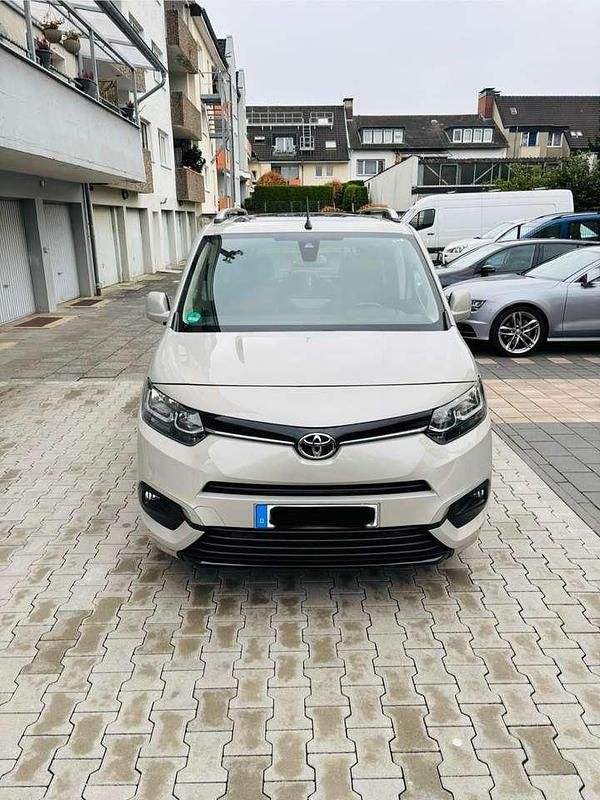 Beige Gebraucht 2020 Toyota Proace Verso City Kombi | 27.500 € - Bild 1/4