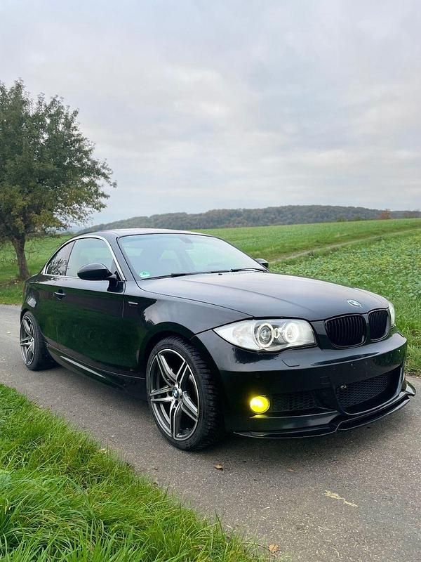 Schwarz Gebraucht 2010 BMW 123 Coupé Shadowline Coupé | 8.399 € - Bild 1/4