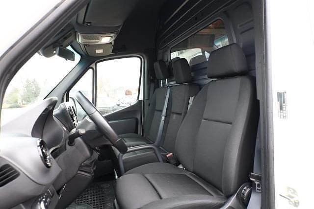Używany Mercedes Sprinter 170 KM (125 kW) 2021 Biały Van