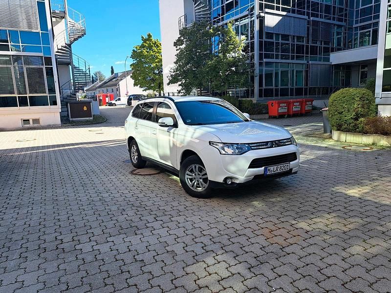 Weiß Gebraucht 2013 Mitsubishi Outlander SUV | 6.500 € - Bild 1/4