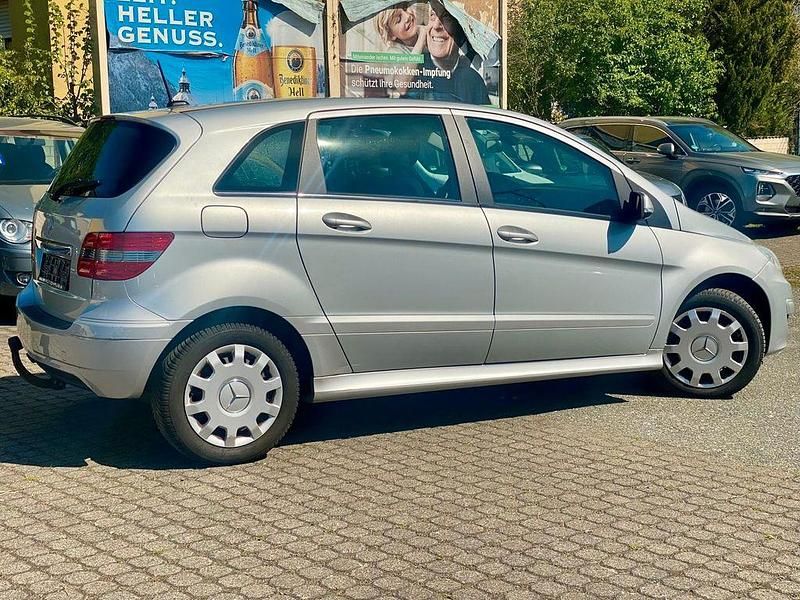 Gebraucht Mercedes B200 136 PS (100 kW) 2009 Silber Van / Kleinbus
