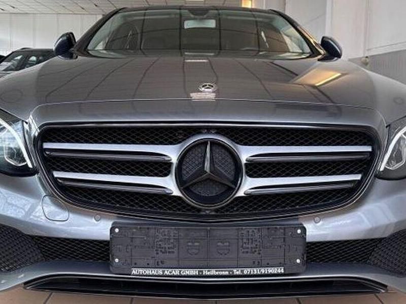 Gebraucht Mercedes E220 Avantgarde 194 PS (142 kW) 2017 Selenitgrau Limousine